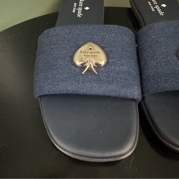 Kate Spade “Kendall” Dark Wash Denim Spade Logo Slide Sandals Size 9.5B - Picture 4 of 8